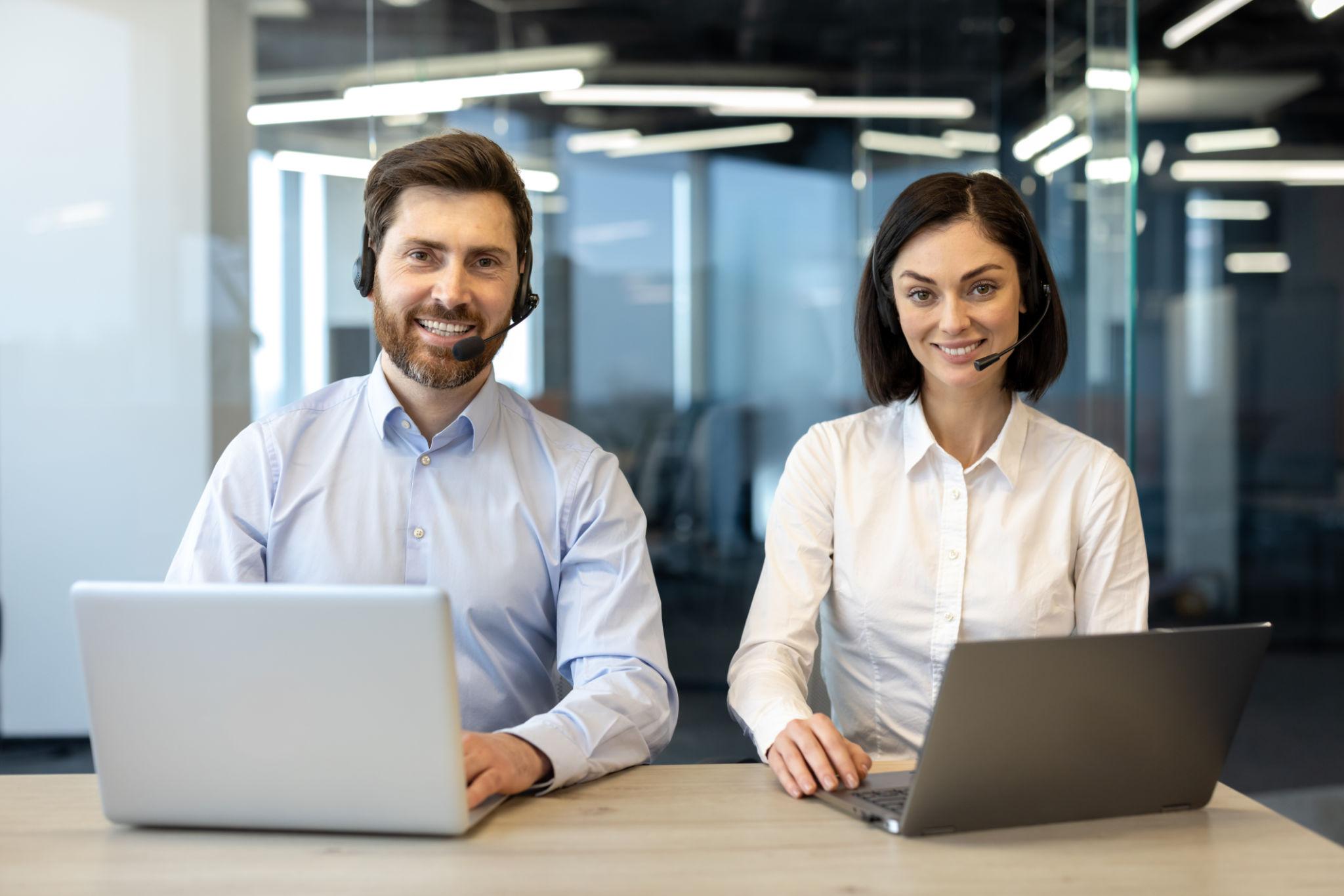 Equipo creativo trabajando